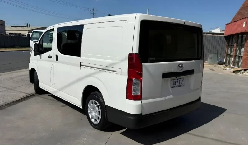 
								2021 Toyota HiAce full									
