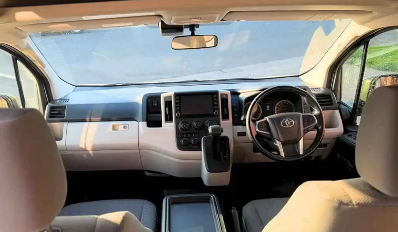 
								2022 TOYOTA COMMUTER BUS full									