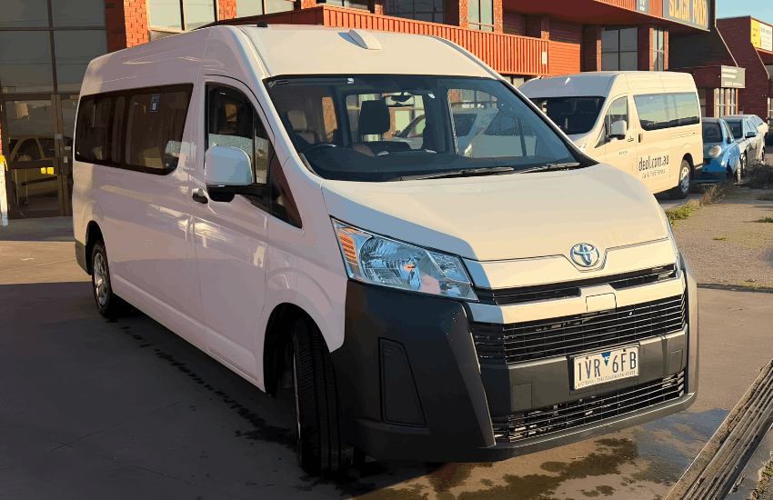 TOYOTA COMMUTER